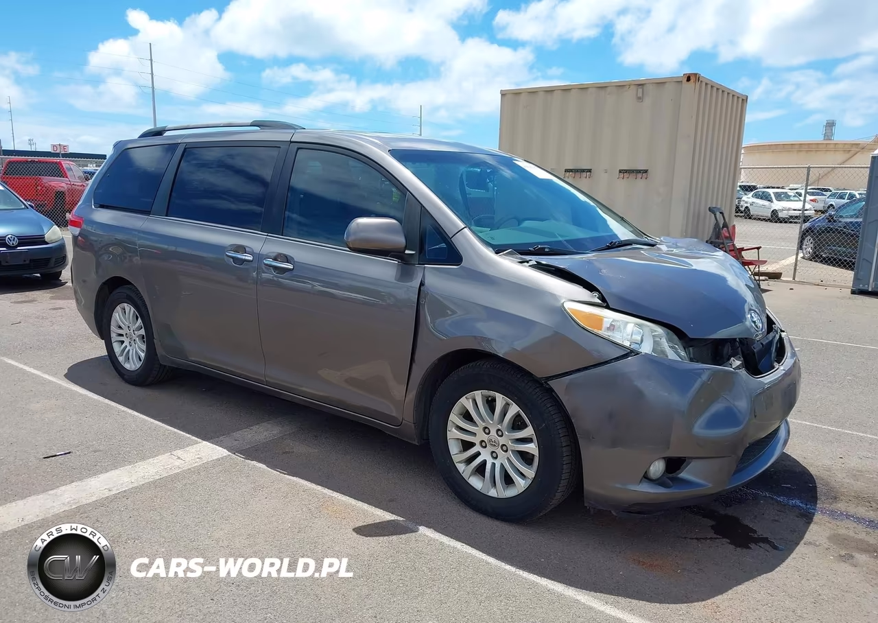 2014 Toyota Sienna Xle V6 7 Passenger Auto Access Seat-Xle V6 8 Passenger