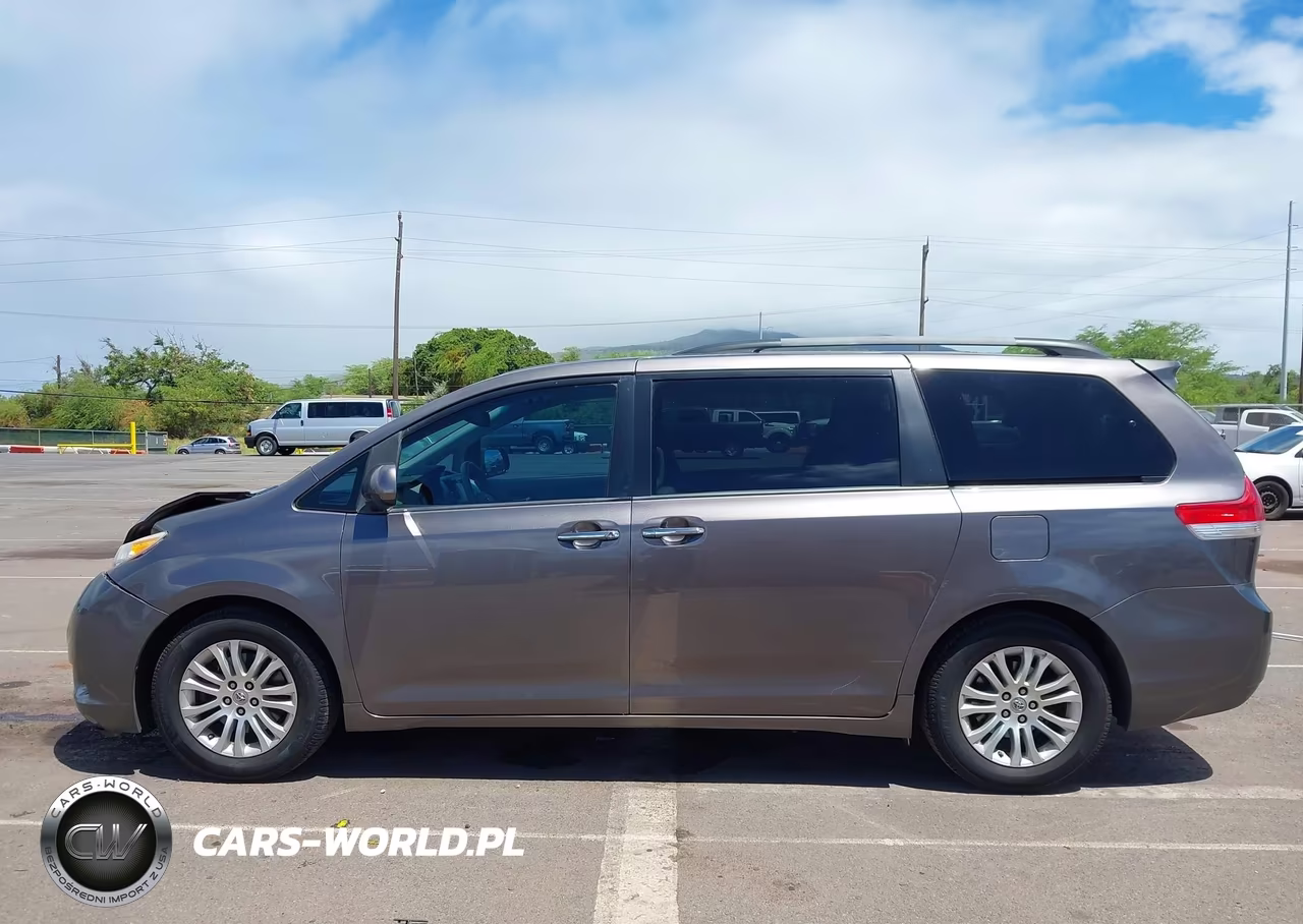 2014 Toyota Sienna Xle V6 7 Passenger Auto Access Seat-Xle V6 8 Passenger VIN:5TDYK3DCXES418413 - 14