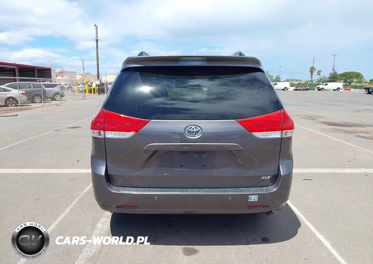 2014 Toyota Sienna Xle V6 7 Passenger Auto Access Seat-Xle V6 8 Passenger VIN:5TDYK3DCXES418413 - 16