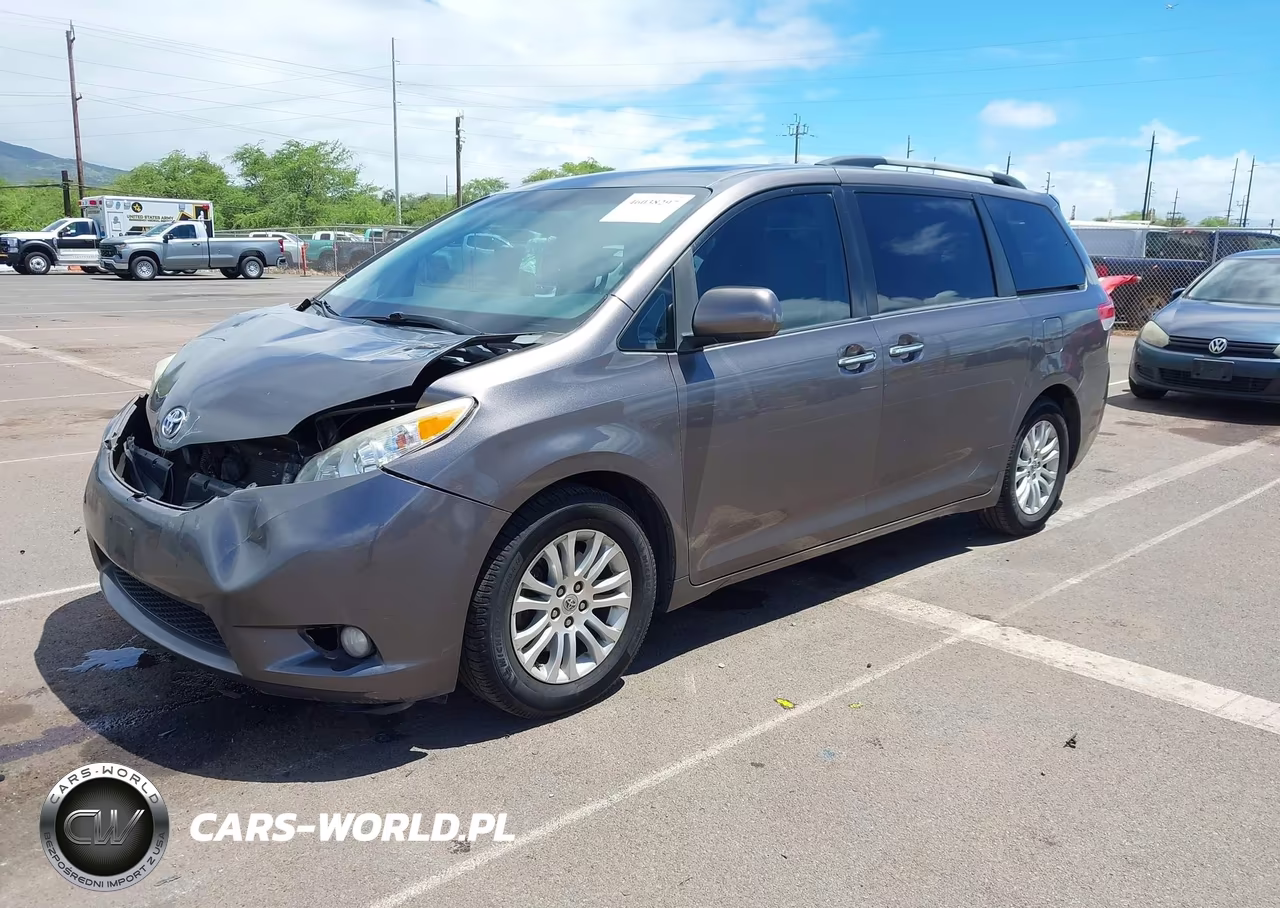 2014 Toyota Sienna Xle V6 7 Passenger Auto Access Seat-Xle V6 8 Passenger VIN:5TDYK3DCXES418413 - 2
