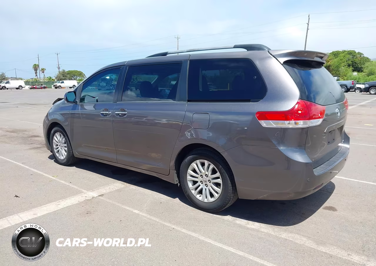 2014 Toyota Sienna Xle V6 7 Passenger Auto Access Seat-Xle V6 8 Passenger VIN:5TDYK3DCXES418413 - 3