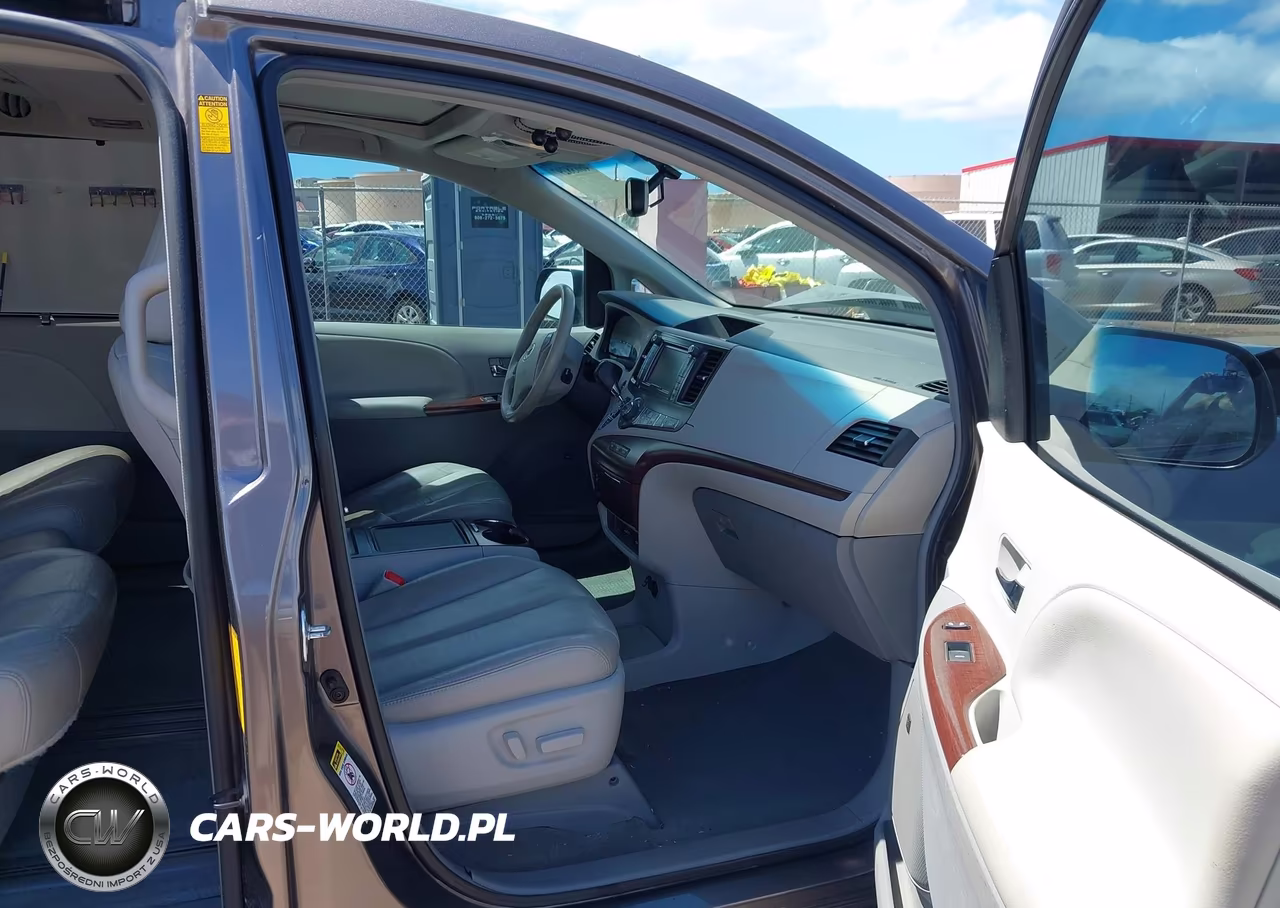 2014 Toyota Sienna Xle V6 7 Passenger Auto Access Seat-Xle V6 8 Passenger VIN:5TDYK3DCXES418413 - 5