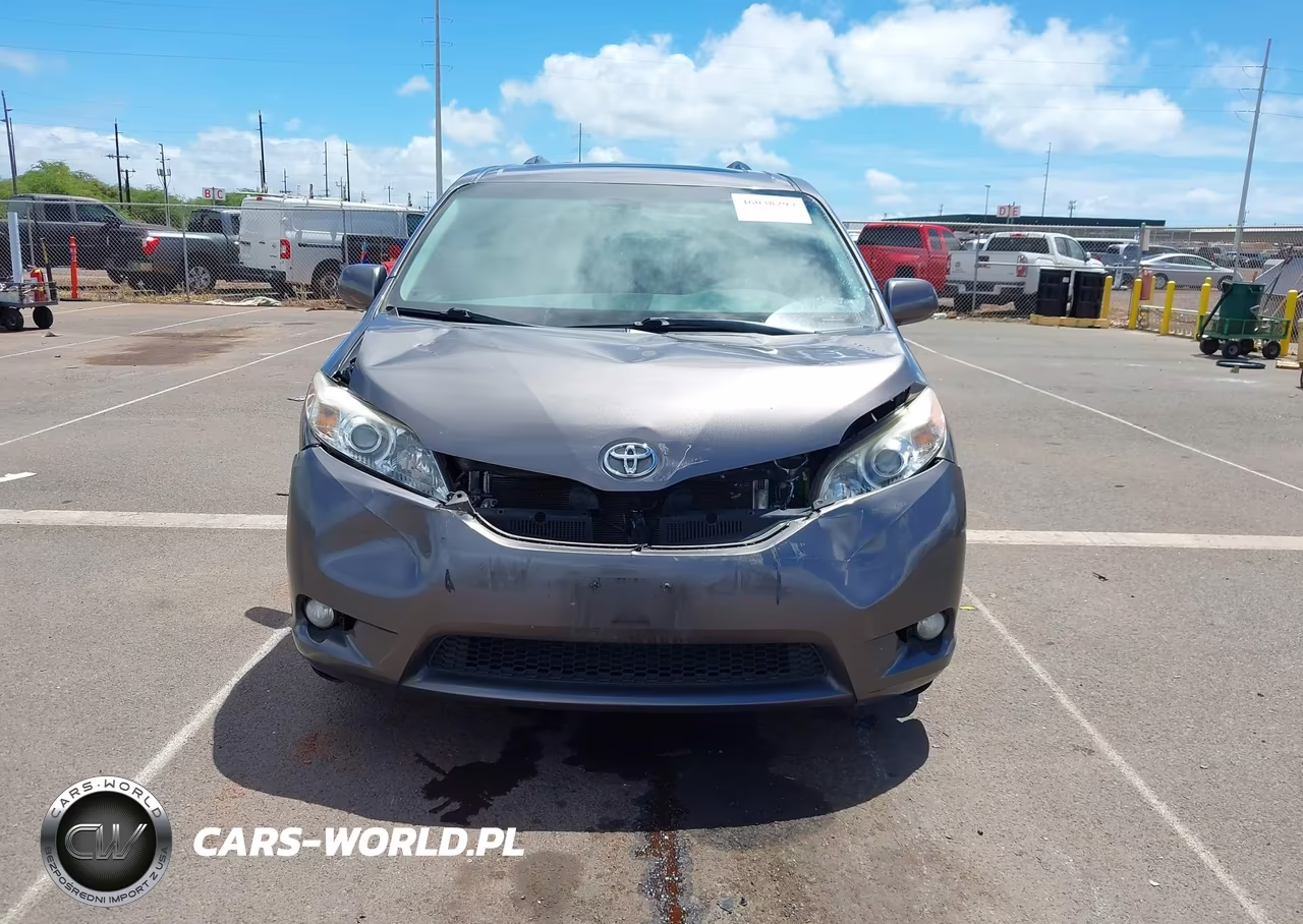 2014 Toyota Sienna Xle V6 7 Passenger Auto Access Seat-Xle V6 8 Passenger VIN:5TDYK3DCXES418413 - 6