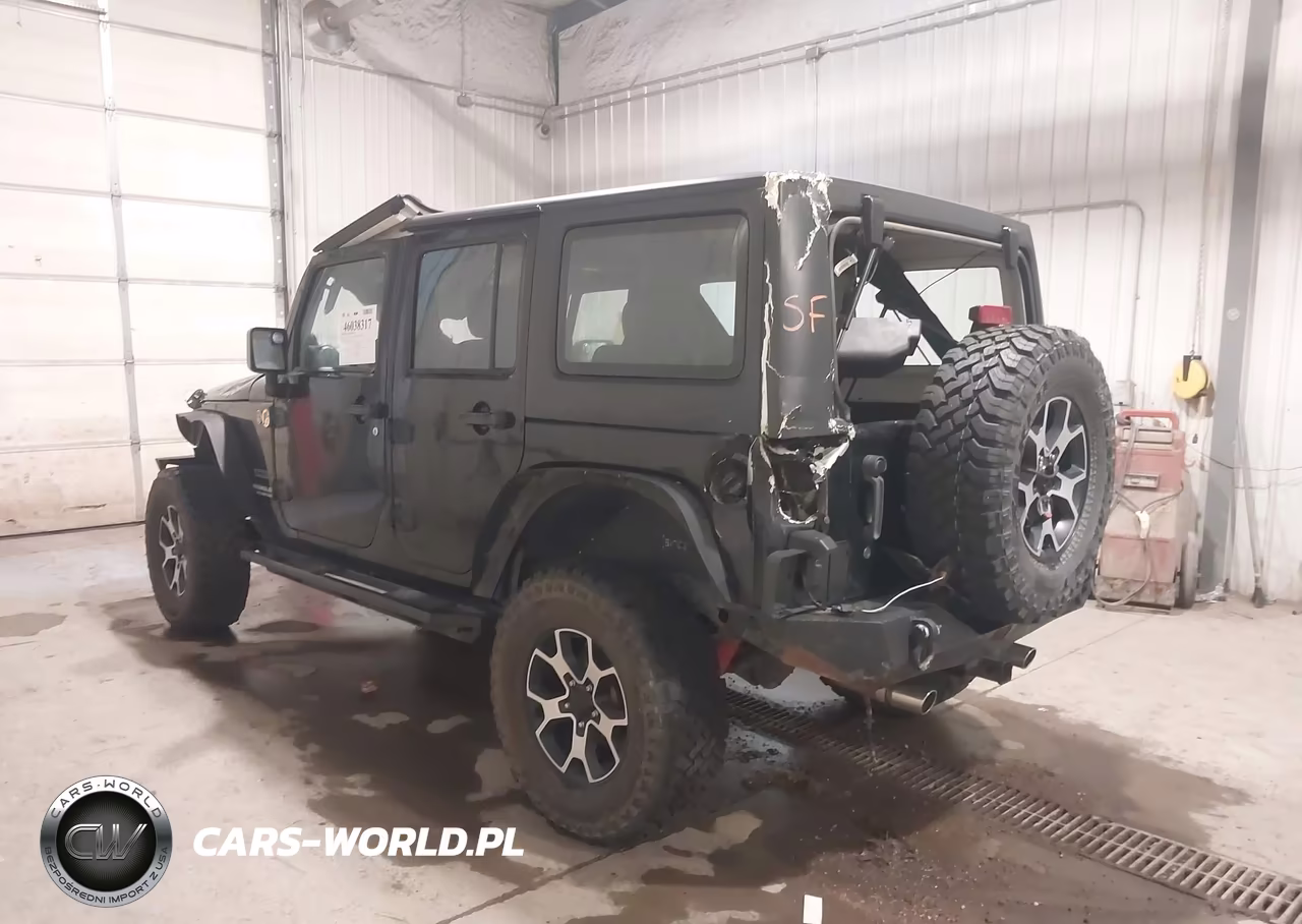 2013 Jeep Wrangler Unlimited Sport VIN:1C4BJWDG5DL632562 - 3