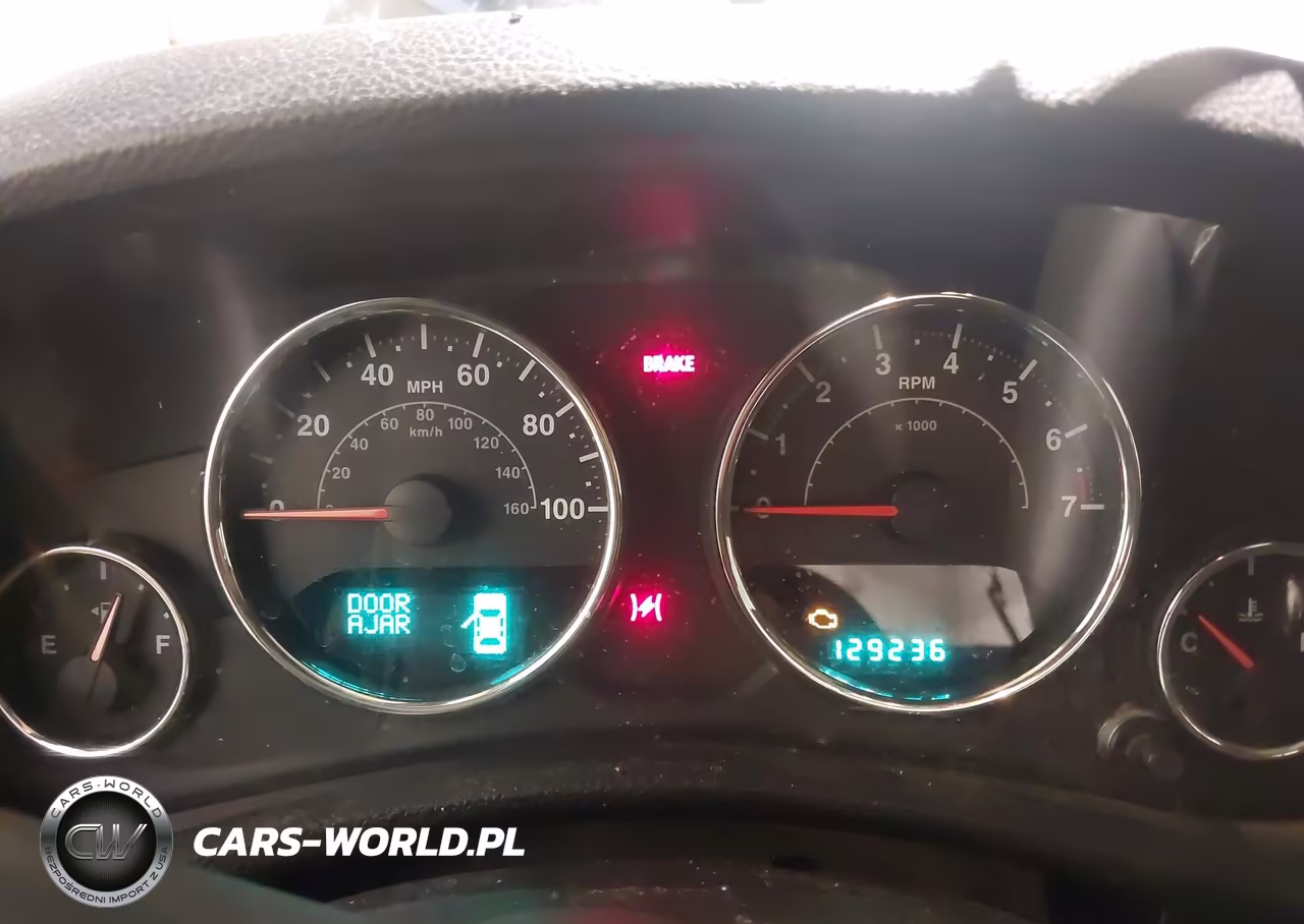 2013 Jeep Wrangler Unlimited Sport VIN:1C4BJWDG5DL632562 - 7