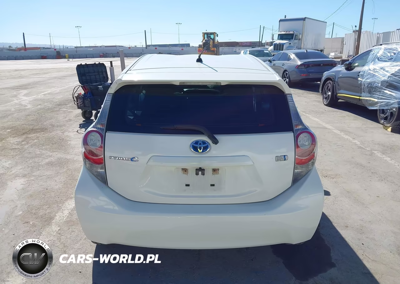 2014 Toyota Prius C Two VIN:JTDKDTB33E1565575 - 17