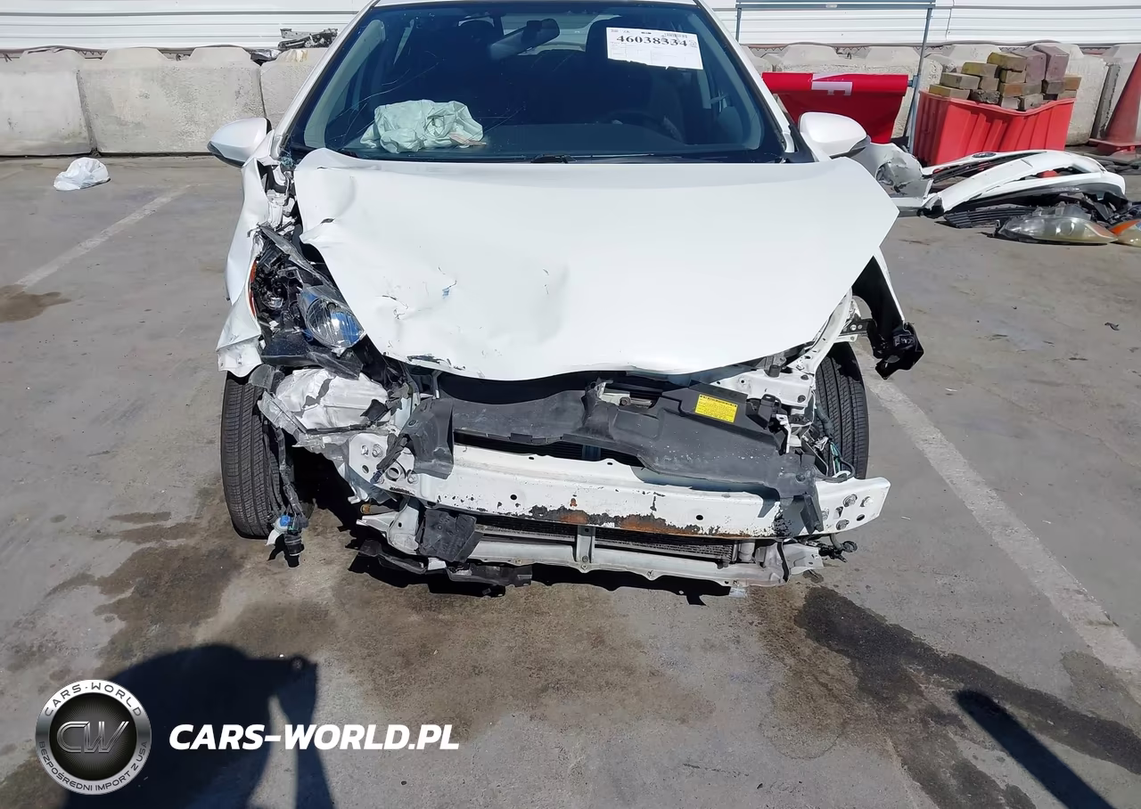 2014 Toyota Prius C Two VIN:JTDKDTB33E1565575 - 6