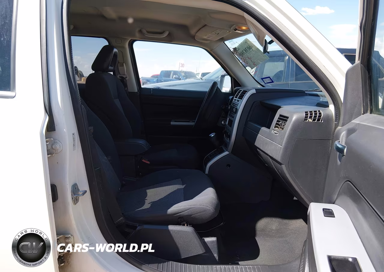 2008 Jeep Patriot Sport VIN:1J8FT280X8D737365 - 5
