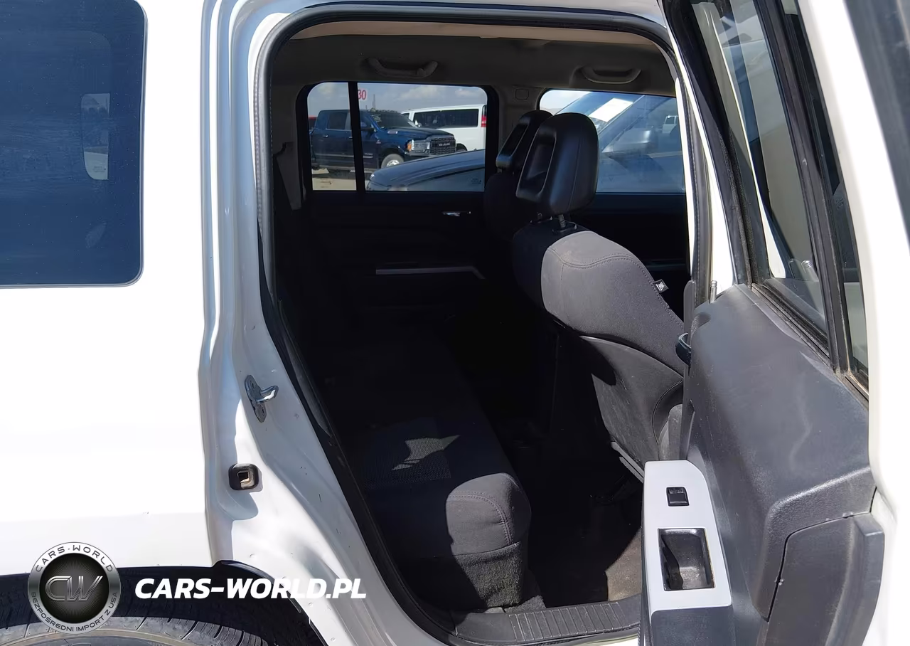2008 Jeep Patriot Sport VIN:1J8FT280X8D737365 - 8