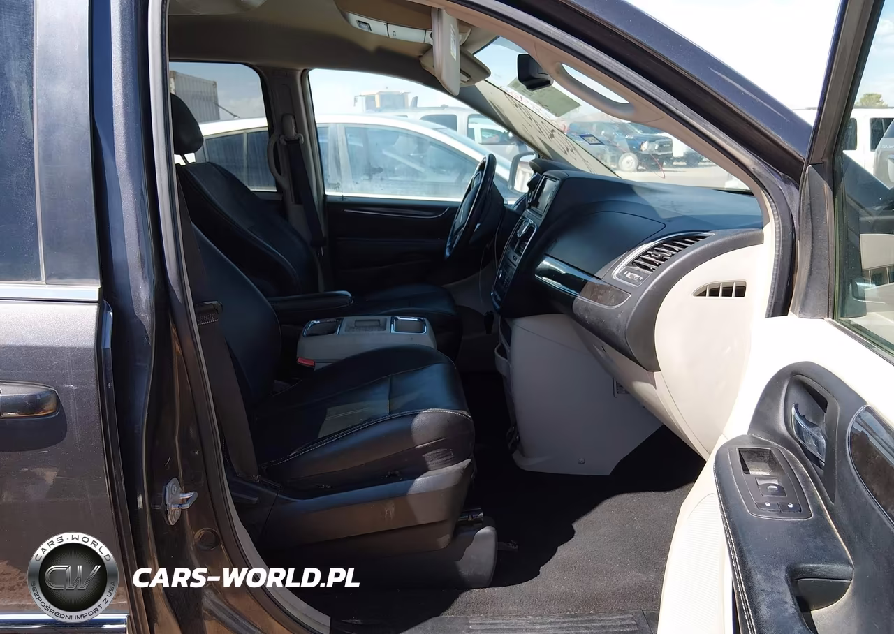 2016 Chrysler Town & Country Touring VIN:2C4RC1BG4GR245219 - 5