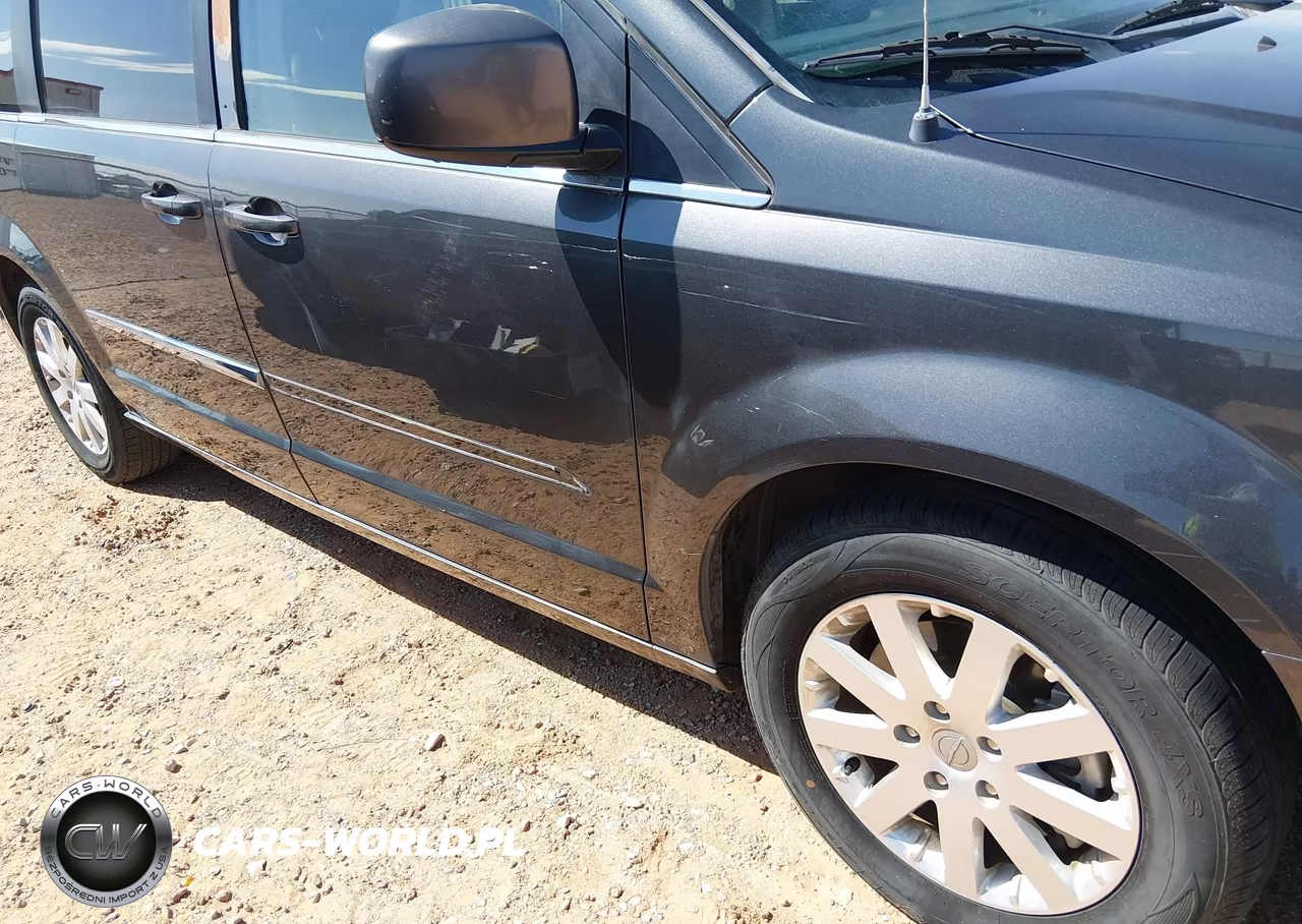 2016 Chrysler Town & Country Touring VIN:2C4RC1BG4GR245219 - 6