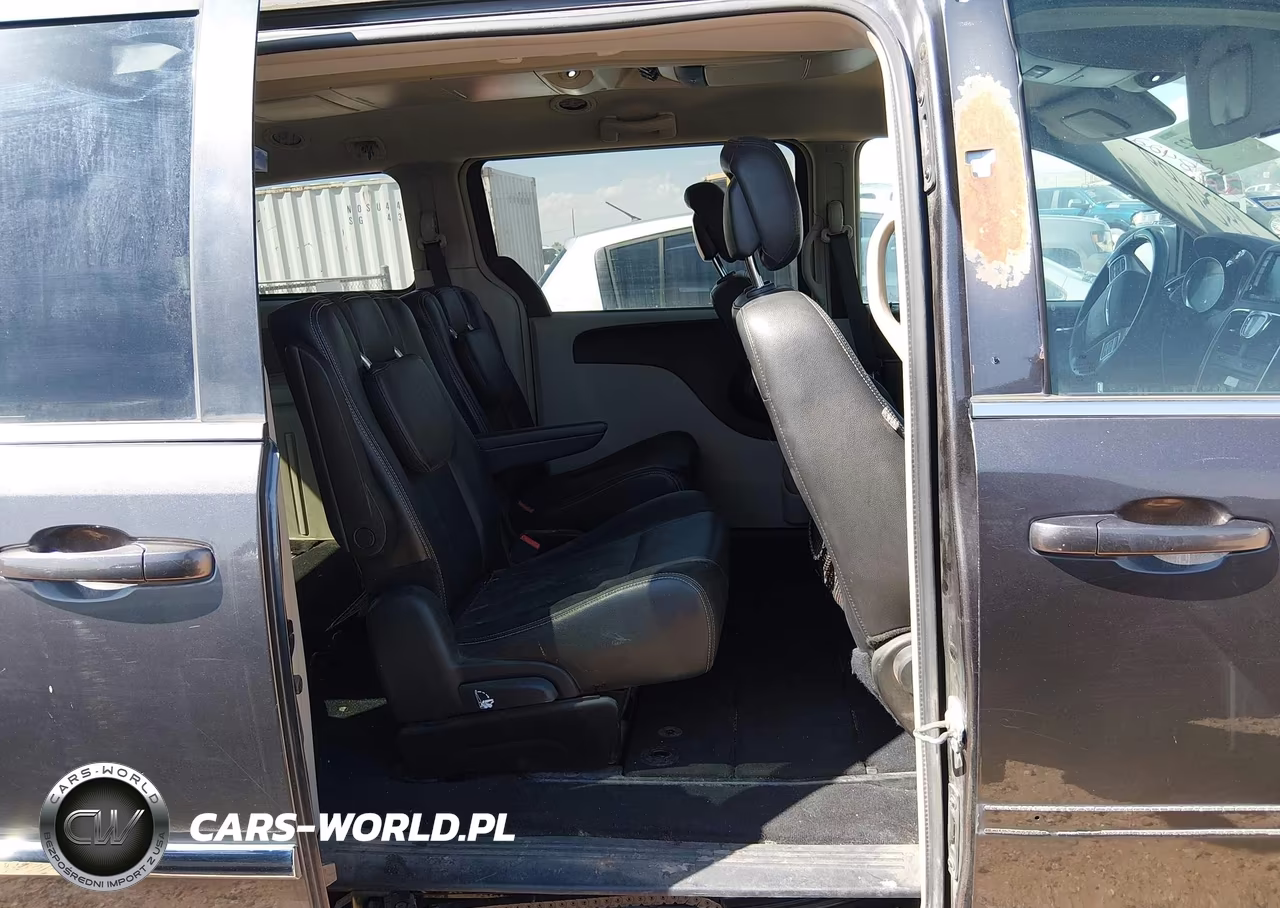 2016 Chrysler Town & Country Touring VIN:2C4RC1BG4GR245219 - 8