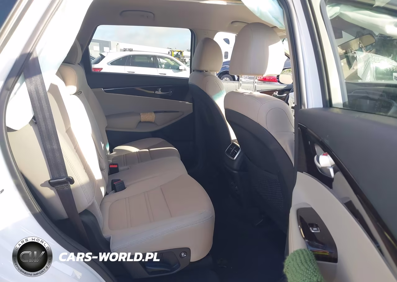 2020 Kia Sorento 3.3L S VIN:5XYPG4A52LG666156 - 8