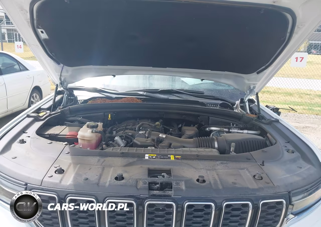 2024 Jeep Grand Cherokee L Limited 4X4 VIN:1C4RJKBGXR8572539 - 10