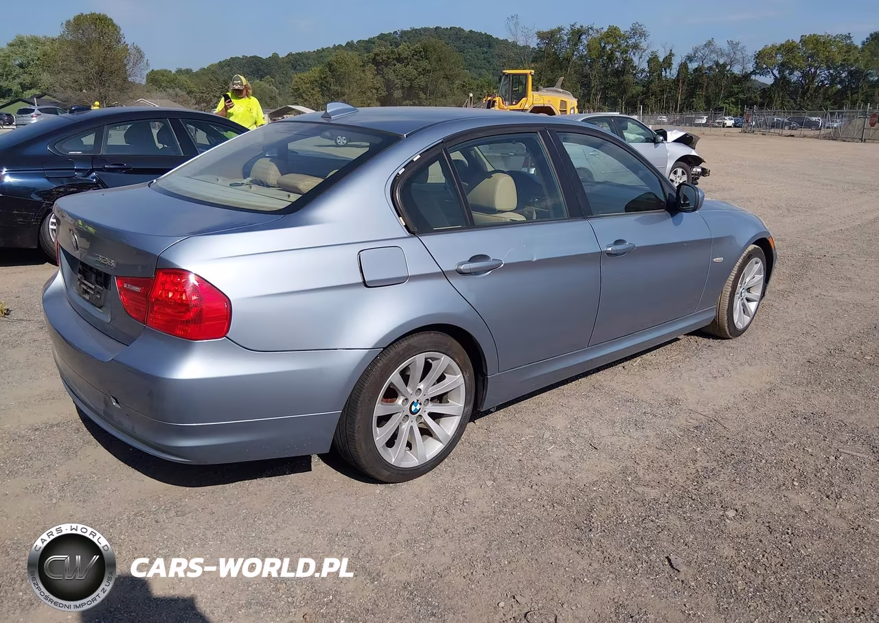 2011 BMW 328I VIN:WBAPH5G54BNL80887 - 4