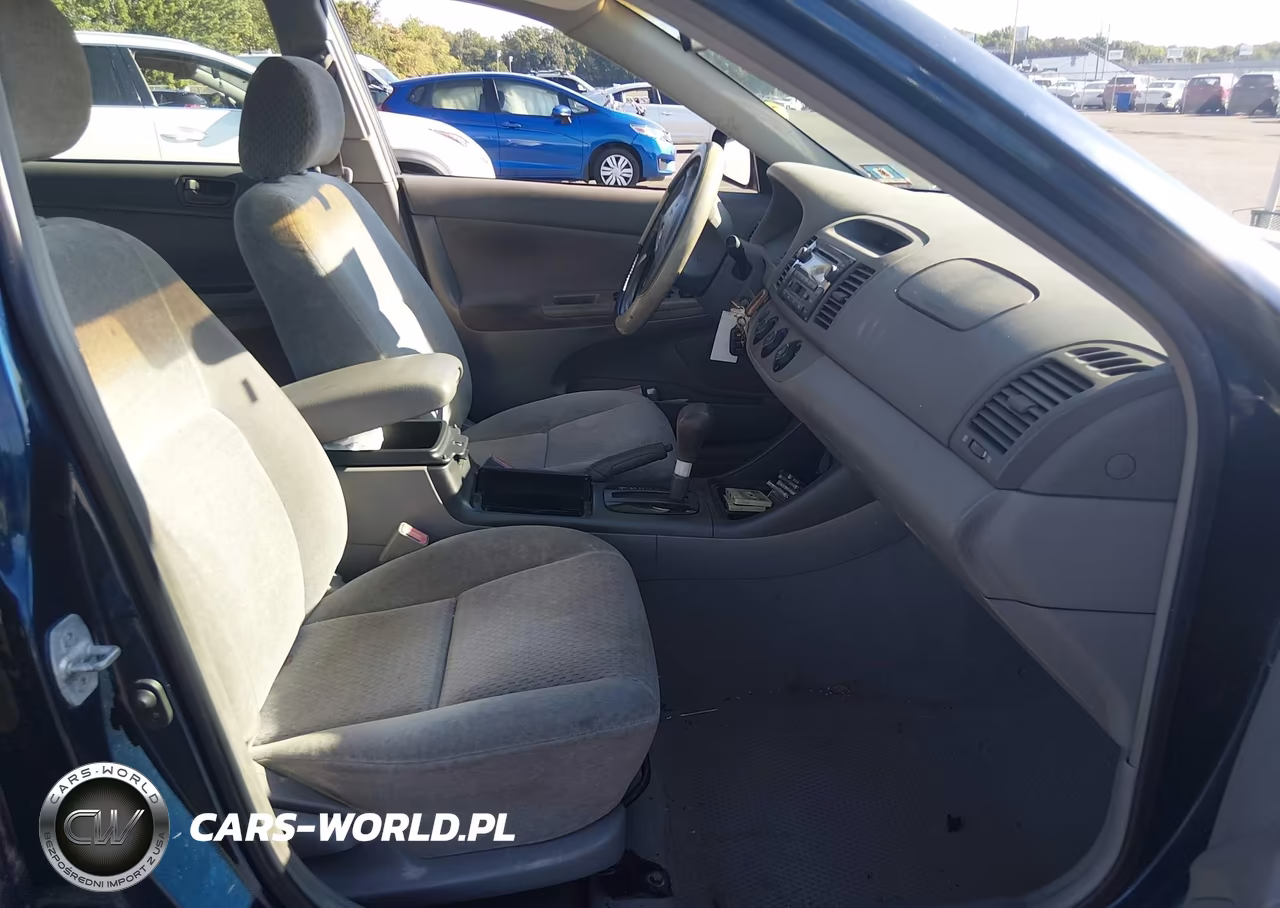 2002 Toyota Camry Le VIN:4T1BE32K42U518386 - 5