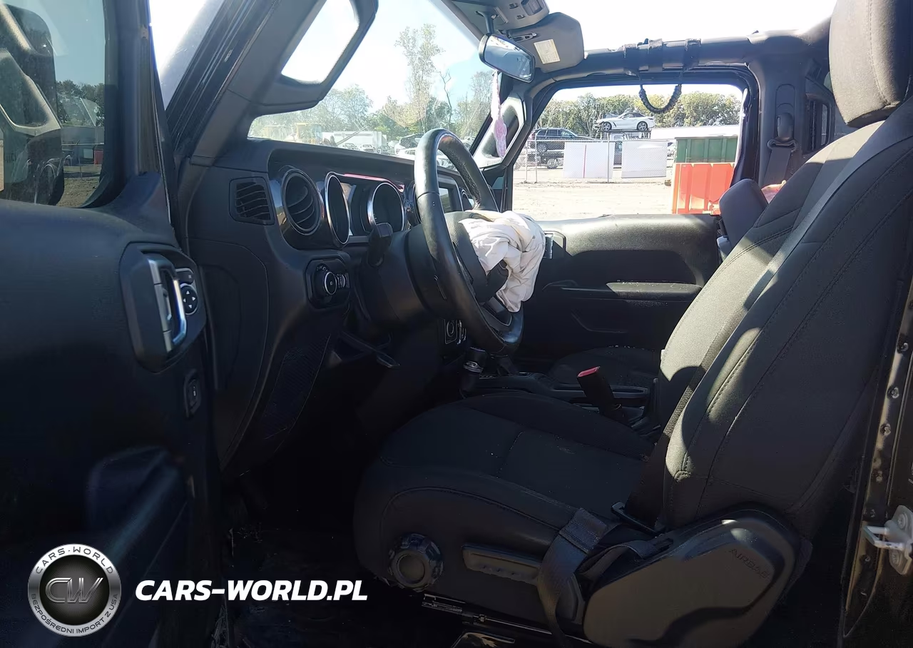 2020 Jeep Wrangler Unlimited Sport Altitude 4X4 VIN:1C4HJXDG2LW272597 - 5