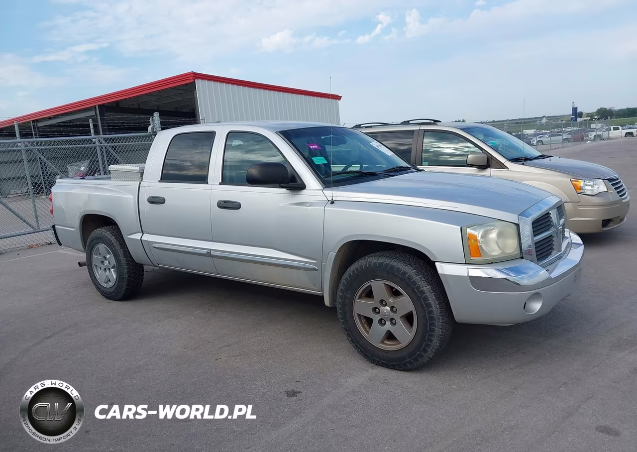 2005 Dodge Dakota Laramie VIN:1D7HW58N95S364305 - 13