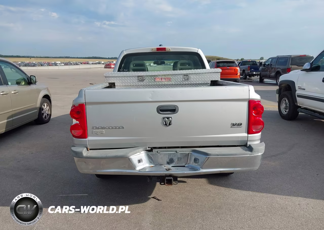 2005 Dodge Dakota Laramie VIN:1D7HW58N95S364305 - 16