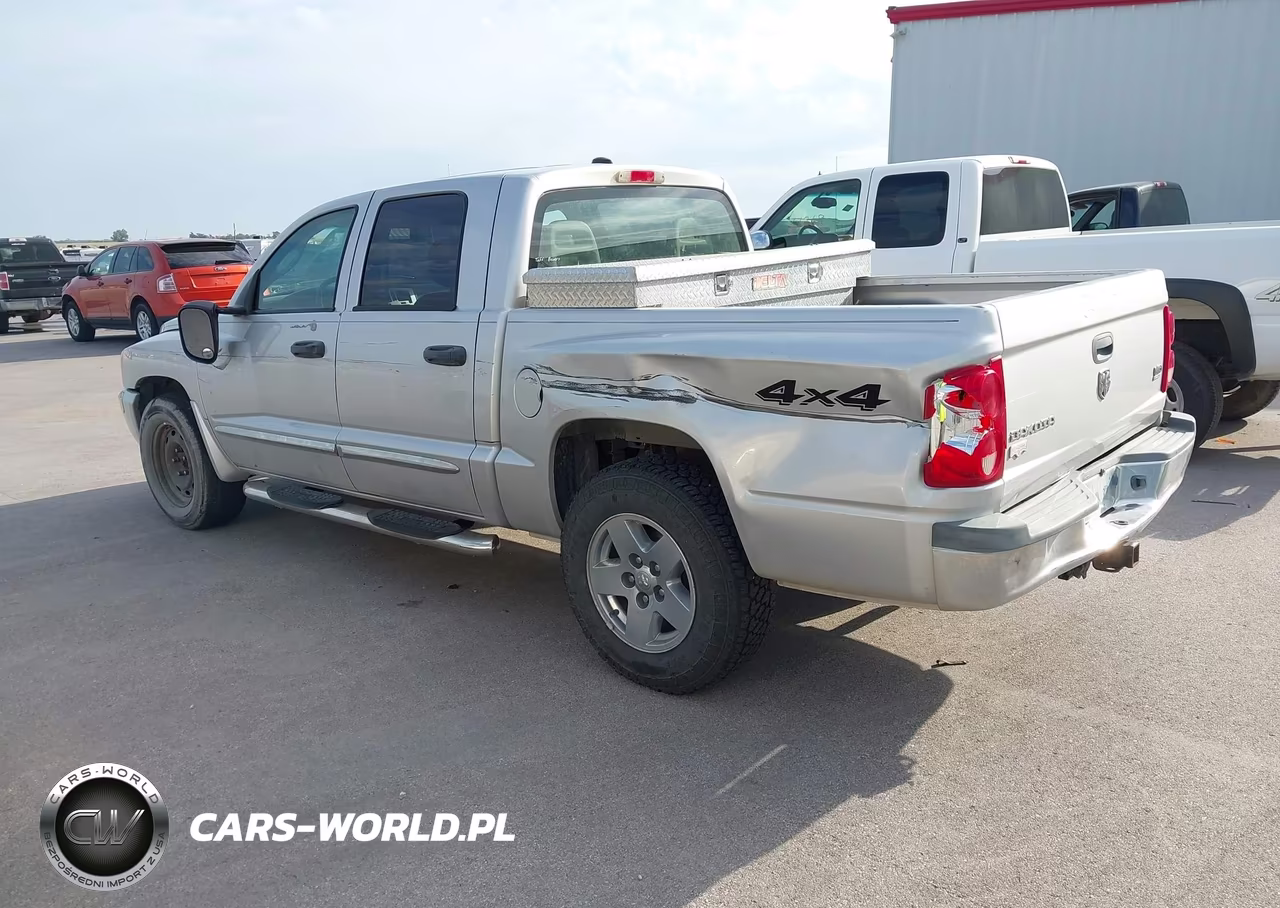 2005 Dodge Dakota Laramie VIN:1D7HW58N95S364305 - 3