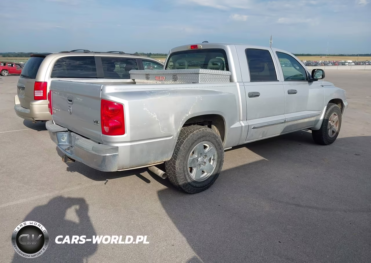 2005 Dodge Dakota Laramie VIN:1D7HW58N95S364305 - 4