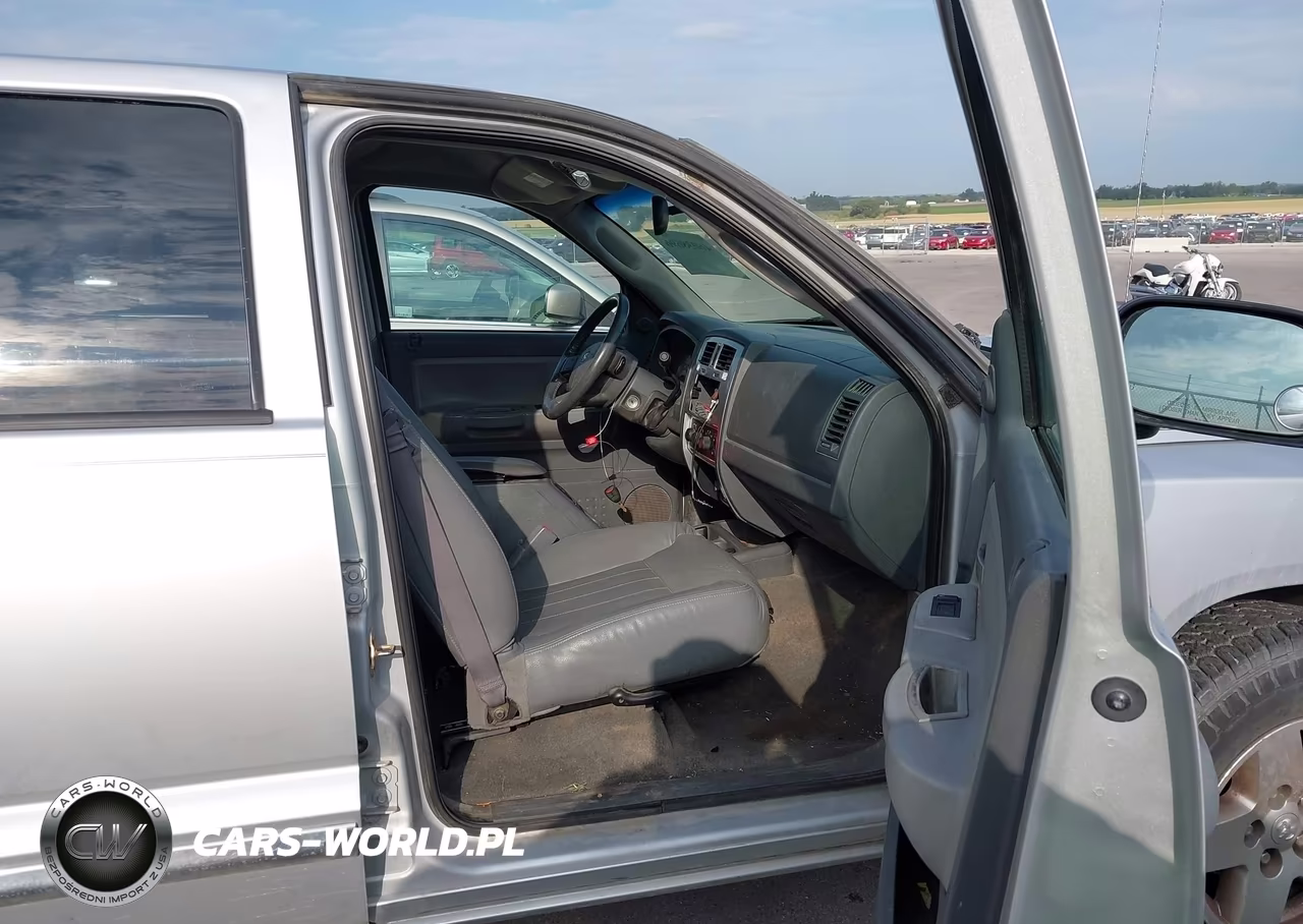 2005 Dodge Dakota Laramie VIN:1D7HW58N95S364305 - 5