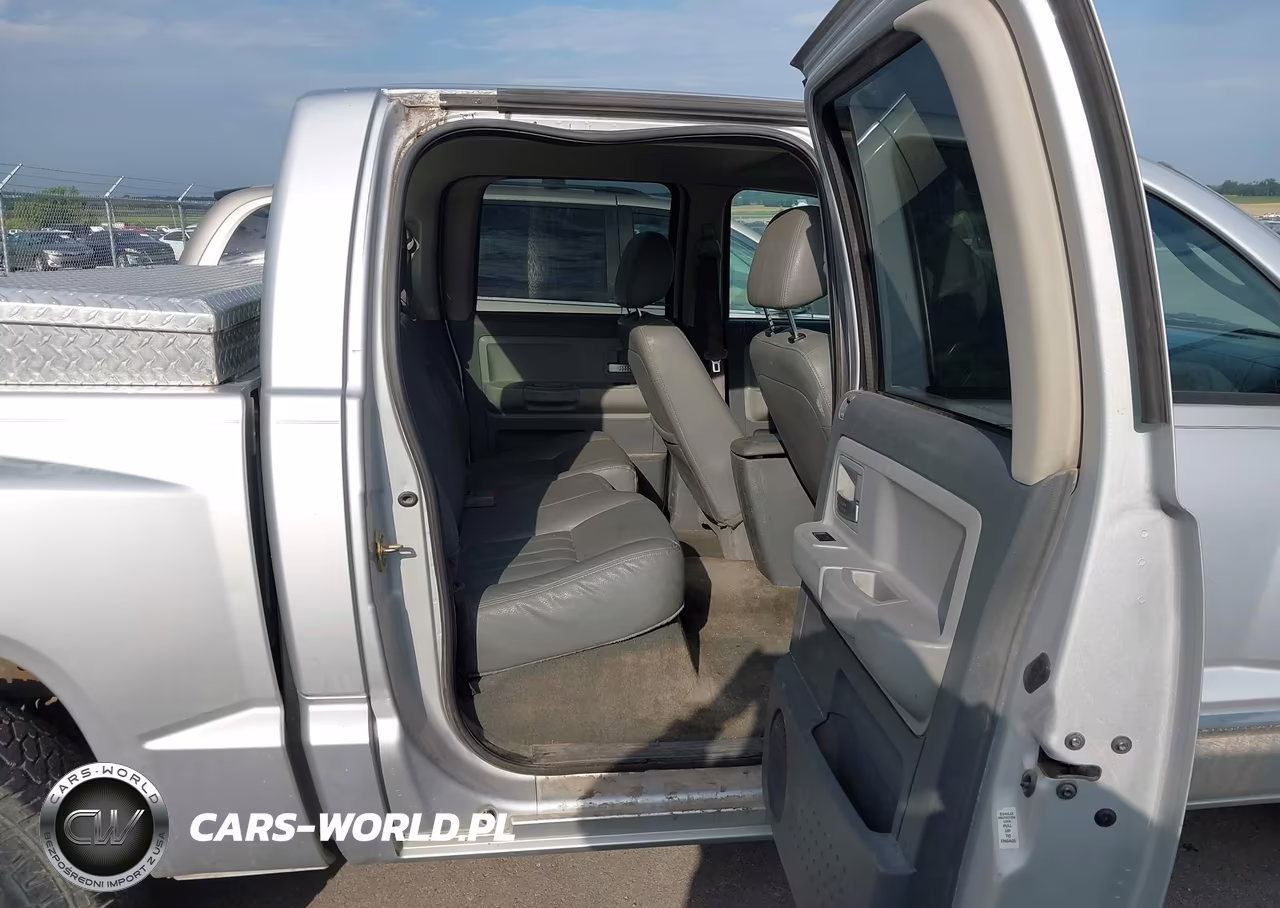 2005 Dodge Dakota Laramie VIN:1D7HW58N95S364305 - 8