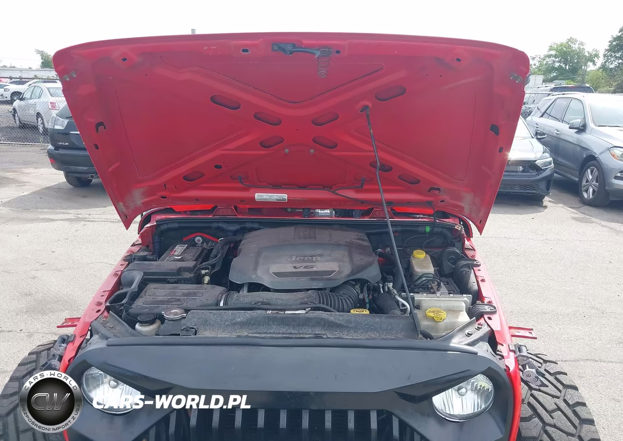2015 Jeep Wrangler Unlimited Sport VIN:1C4BJWDGXFL555318 - 10