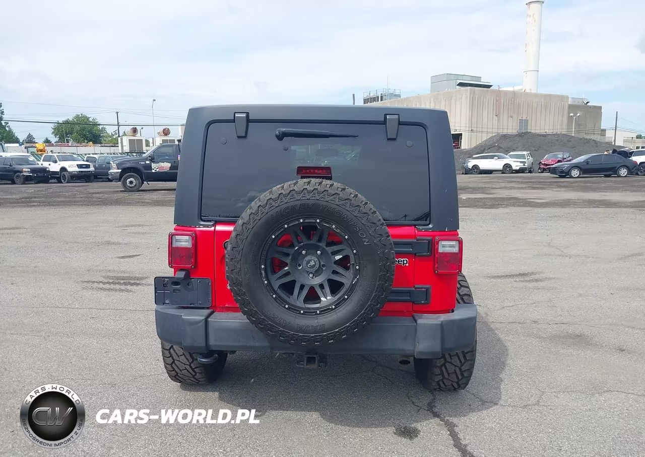 2015 Jeep Wrangler Unlimited Sport VIN:1C4BJWDGXFL555318 - 16