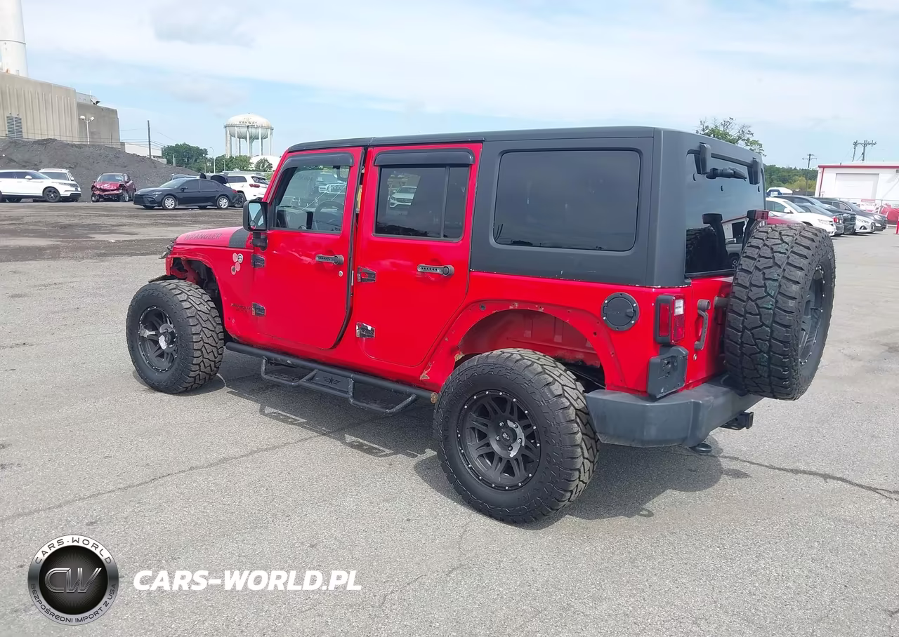 2015 Jeep Wrangler Unlimited Sport VIN:1C4BJWDGXFL555318 - 3