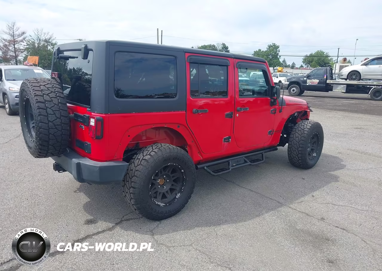 2015 Jeep Wrangler Unlimited Sport VIN:1C4BJWDGXFL555318 - 4