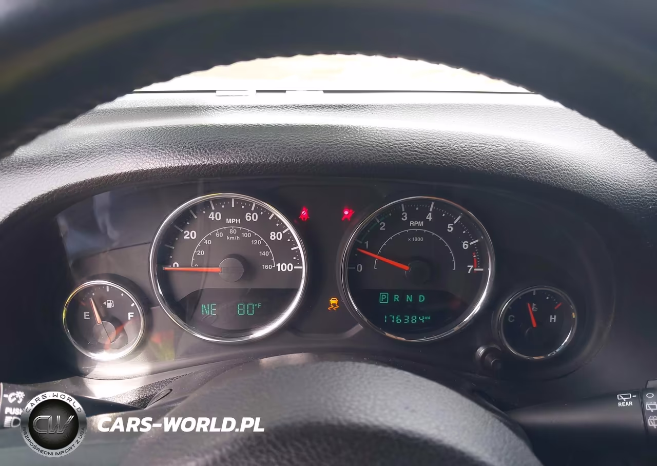 2015 Jeep Wrangler Unlimited Sport VIN:1C4BJWDGXFL555318 - 7