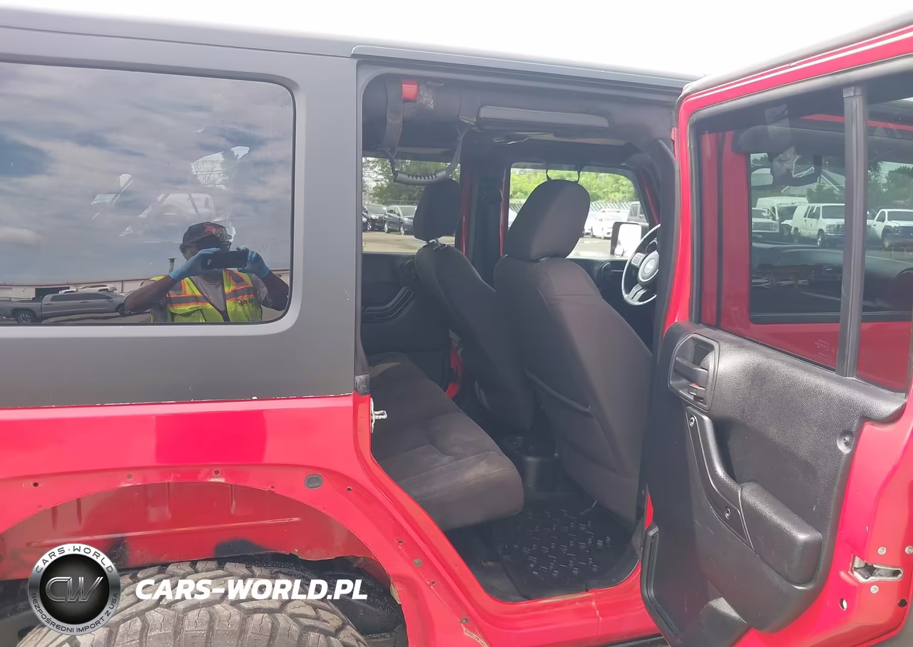 2015 Jeep Wrangler Unlimited Sport VIN:1C4BJWDGXFL555318 - 8