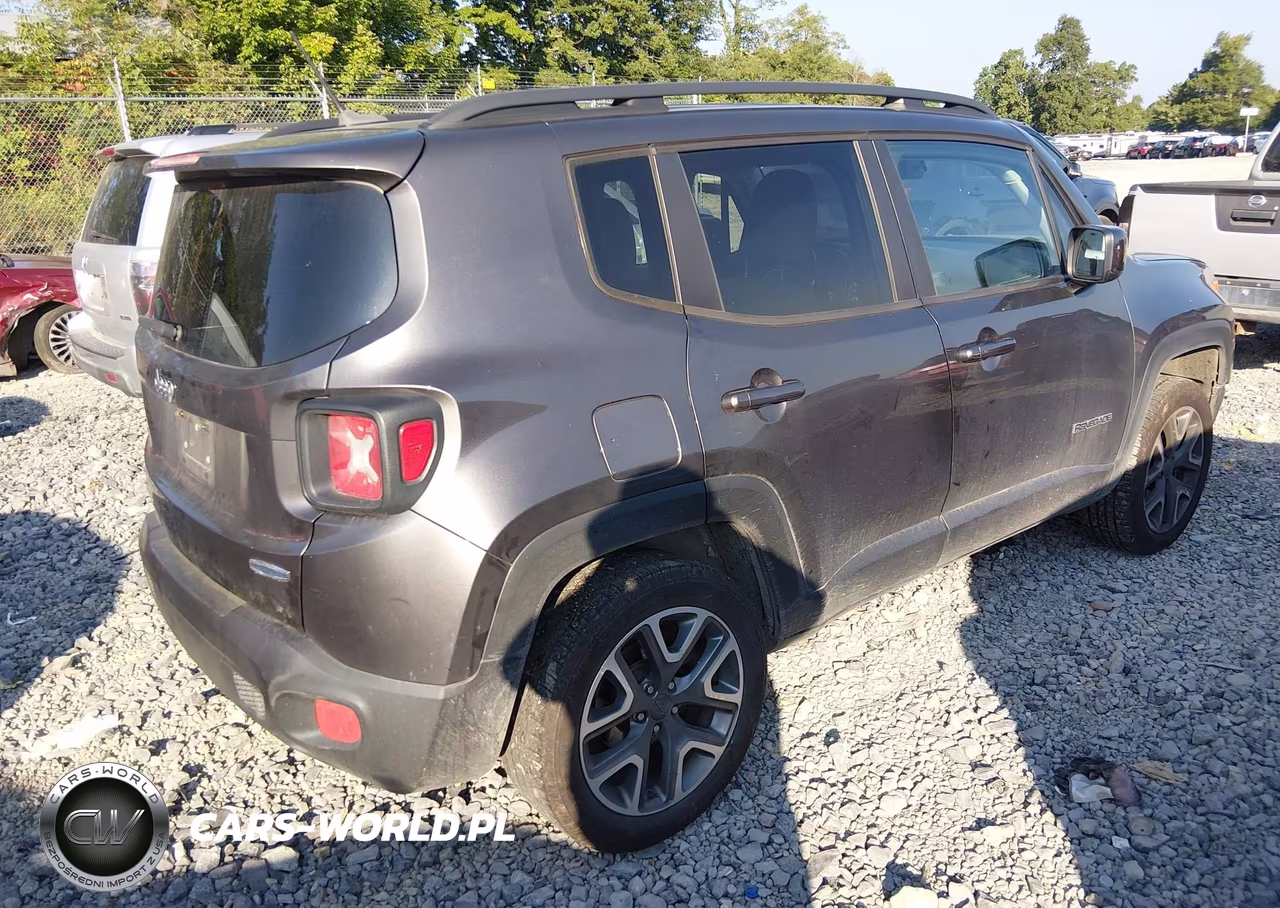 2017 Jeep Renegade Latitude 4X4 VIN:ZACCJBBB9HPF46354 - 4