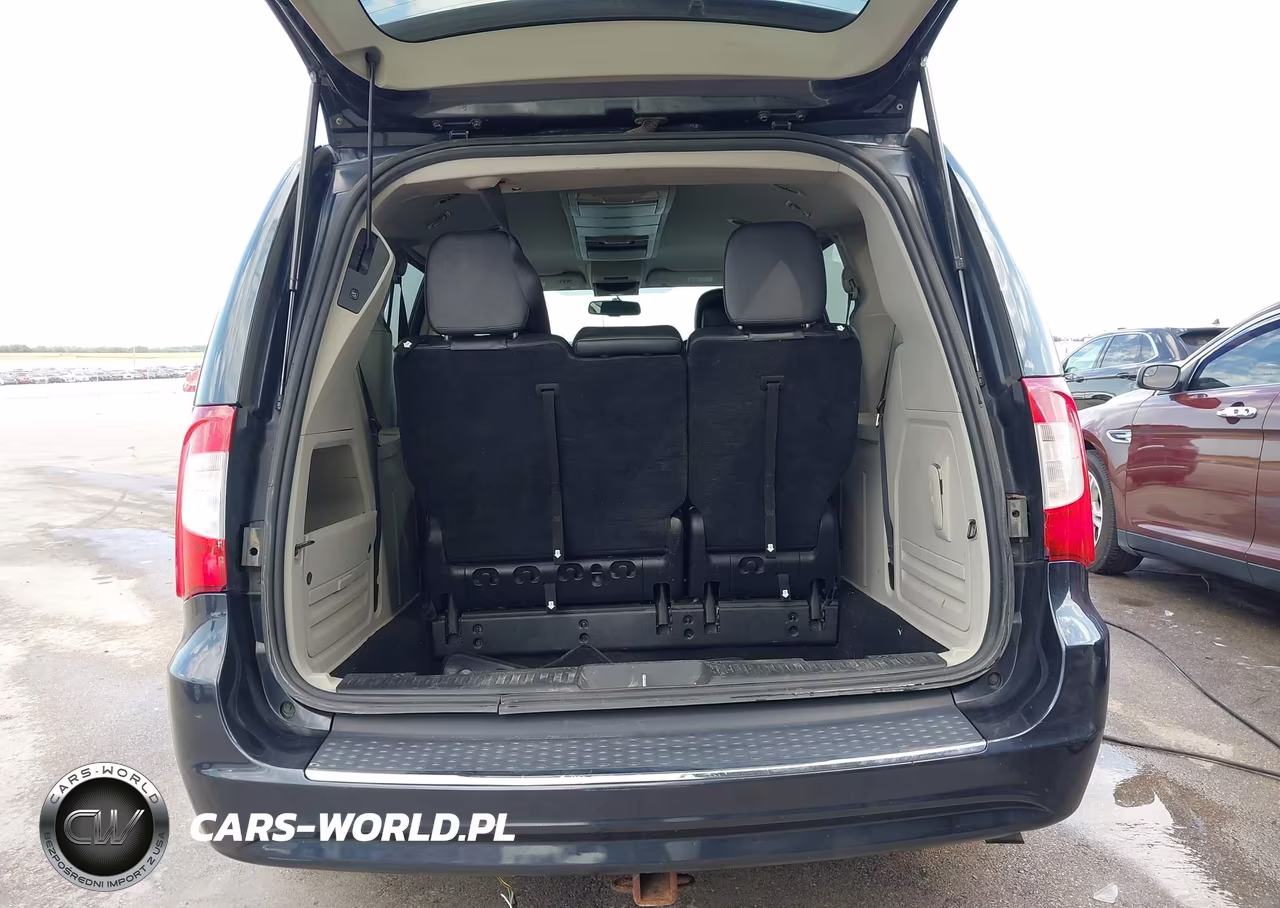 2014 Chrysler Town & Country Touring VIN:2C4RC1BG0ER247692 - 17