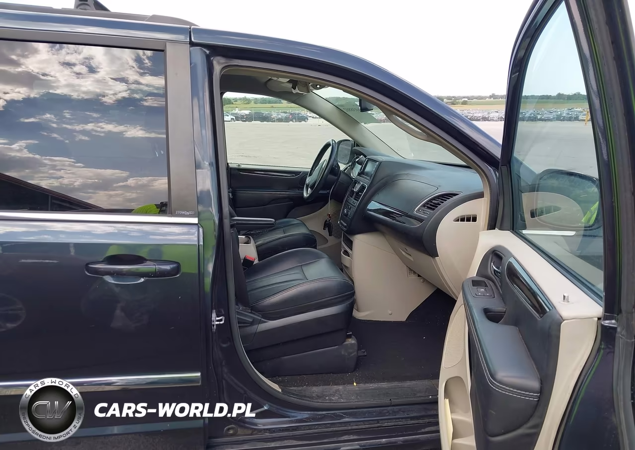 2014 Chrysler Town & Country Touring VIN:2C4RC1BG0ER247692 - 5