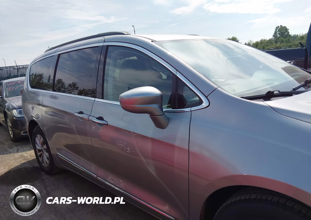 2017 Chrysler Pacifica Touring-L VIN:2C4RC1BG2HR733795 - 13