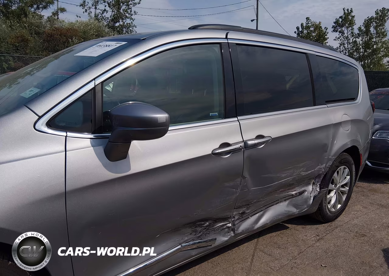 2017 Chrysler Pacifica Touring-L VIN:2C4RC1BG2HR733795 - 14