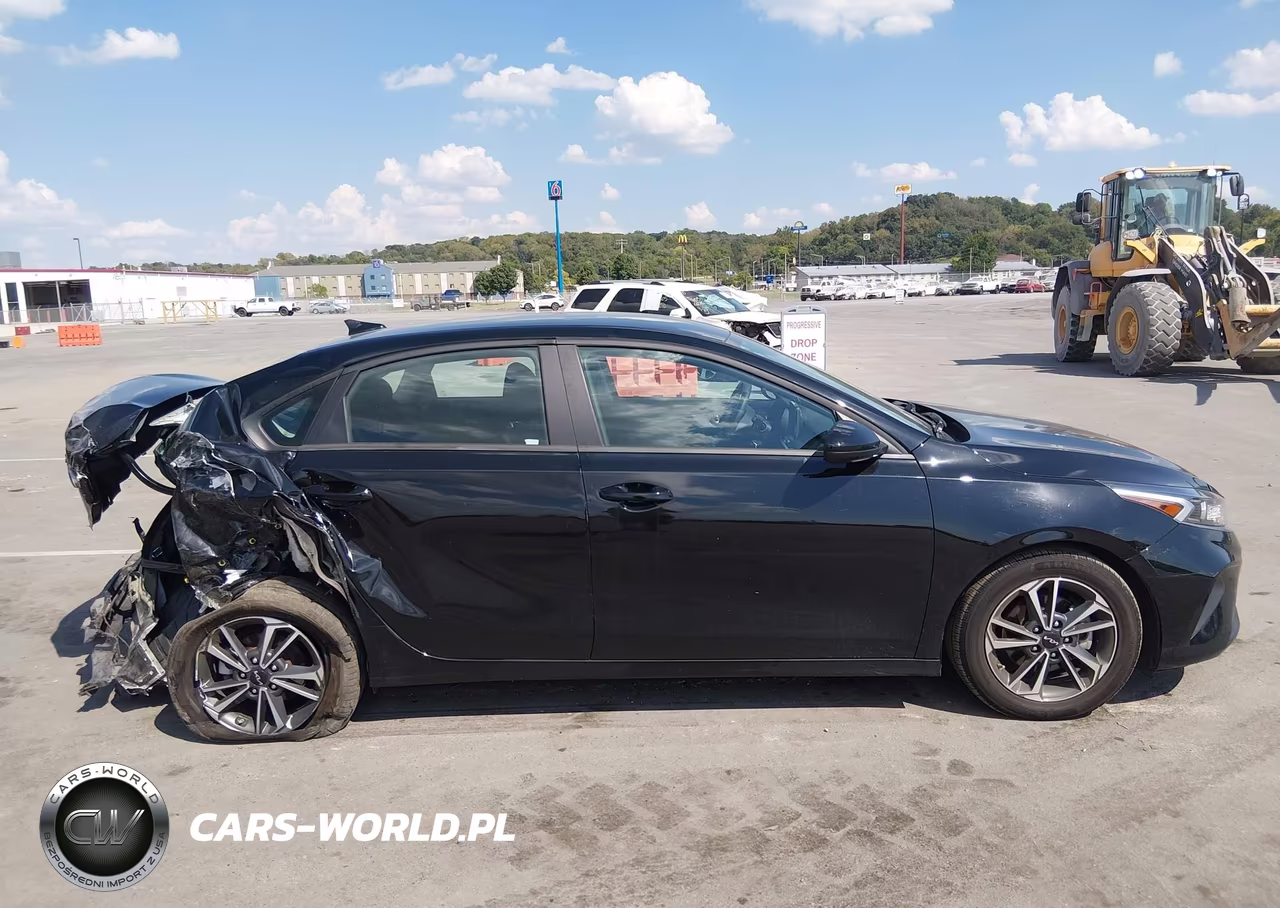 2024 Kia Forte Lxs VIN:3KPF24AD0RE790076 - 12