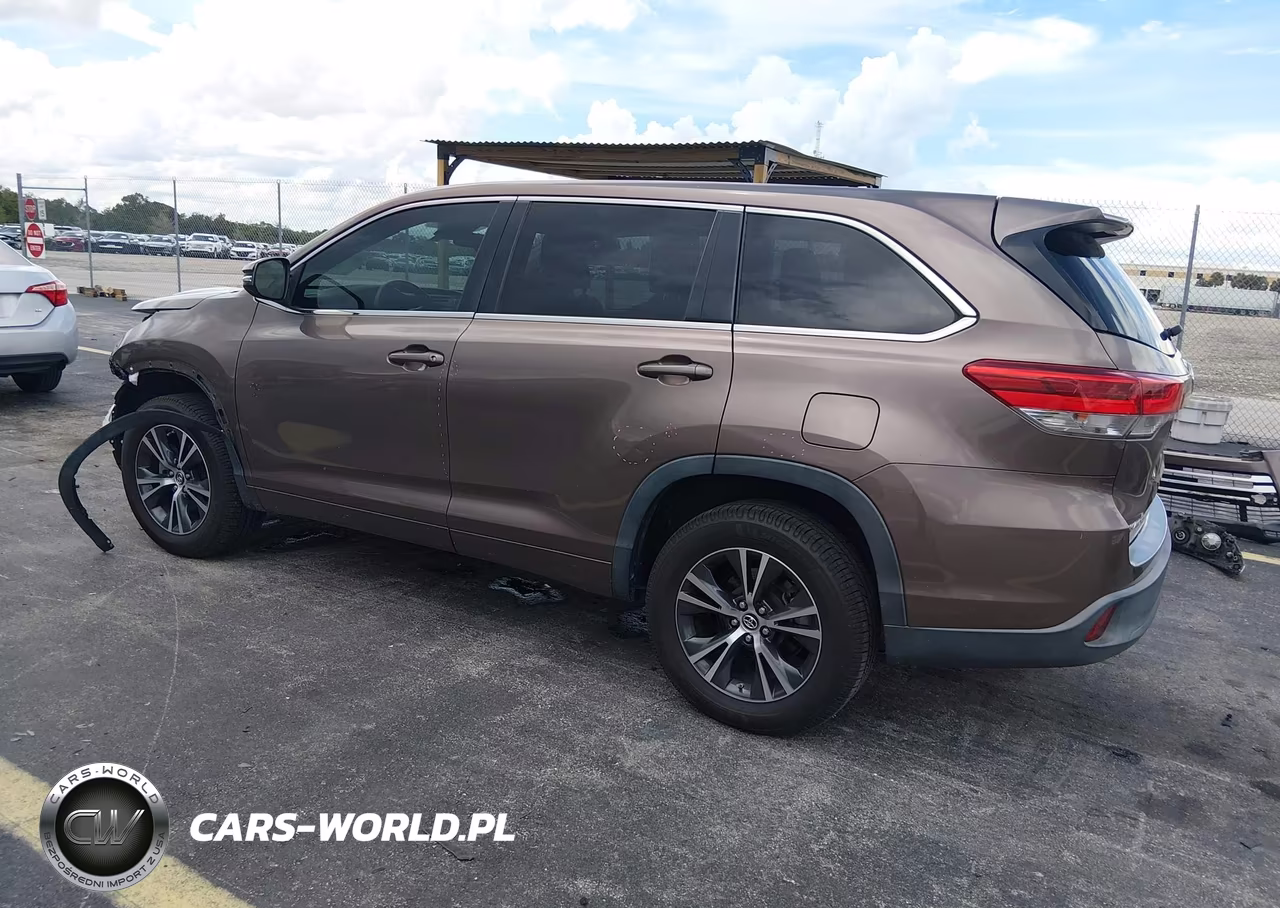 2017 Toyota Highlander Le VIN:5TDZZRFH7HS215883 - 3