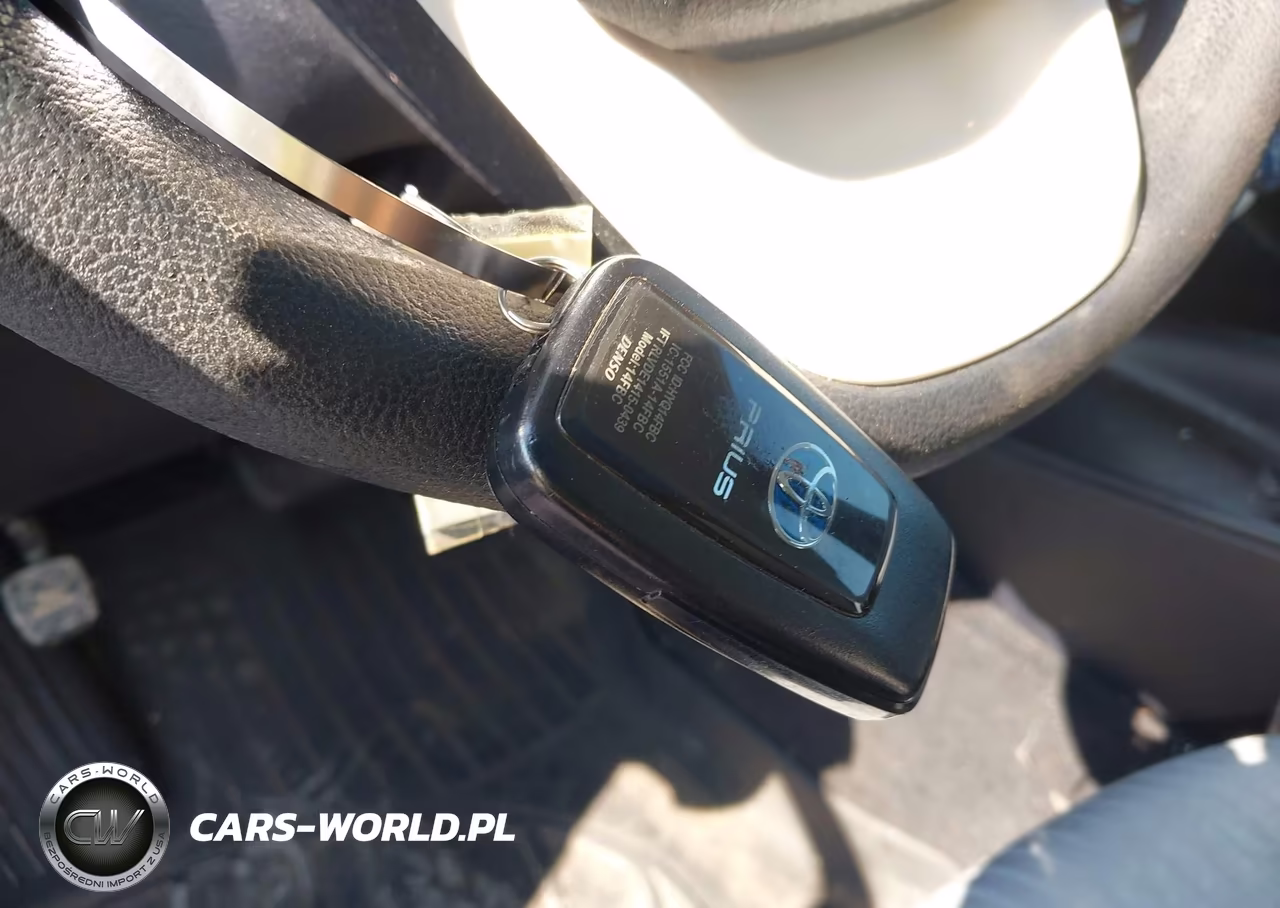 2017 Toyota Prius Two VIN:JTDKBRFU0H3025704 - 11