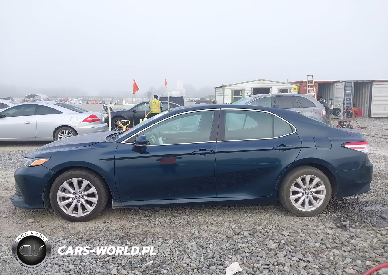 2019 Toyota Camry Le VIN:4T1B11HK6KU709427 - 14