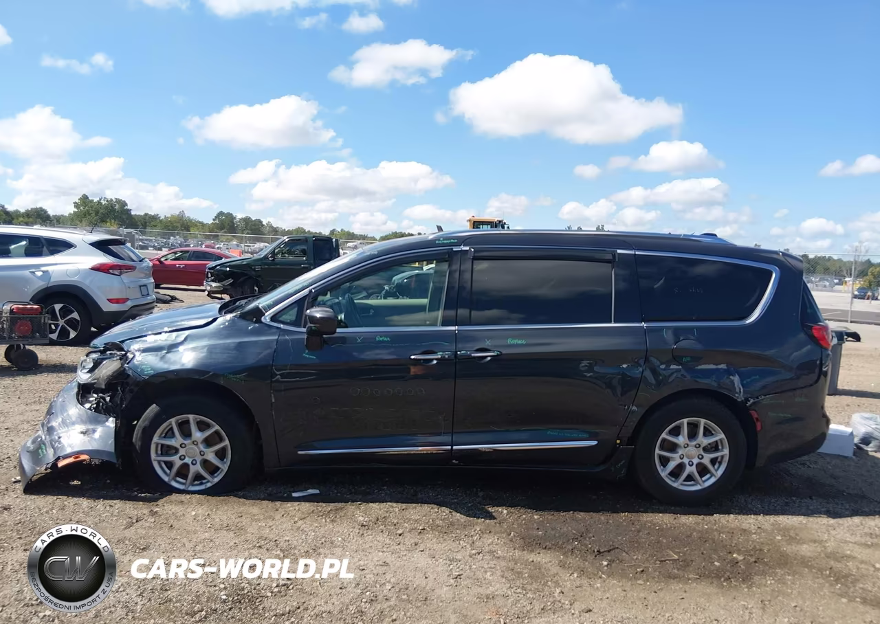 2020 Chrysler Pacifica Touring L VIN:2C4RC1BG7LR274224 - 15