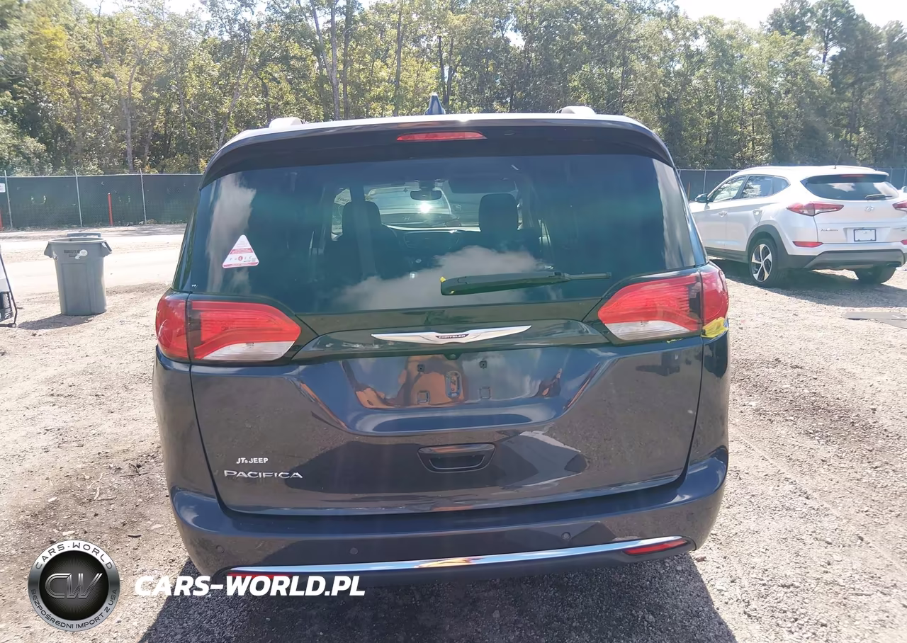 2020 Chrysler Pacifica Touring L VIN:2C4RC1BG7LR274224 - 17