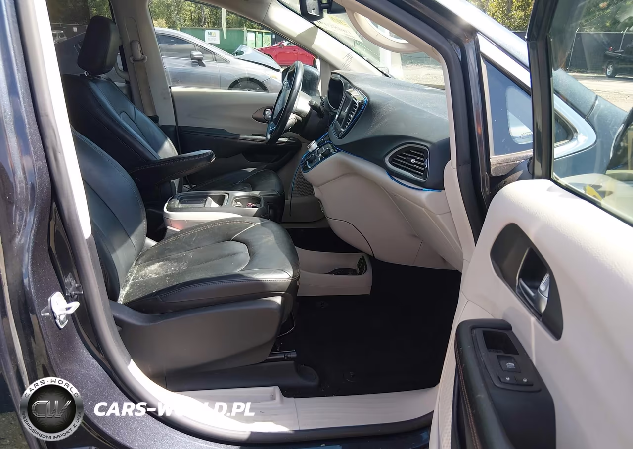 2020 Chrysler Pacifica Touring L VIN:2C4RC1BG7LR274224 - 5