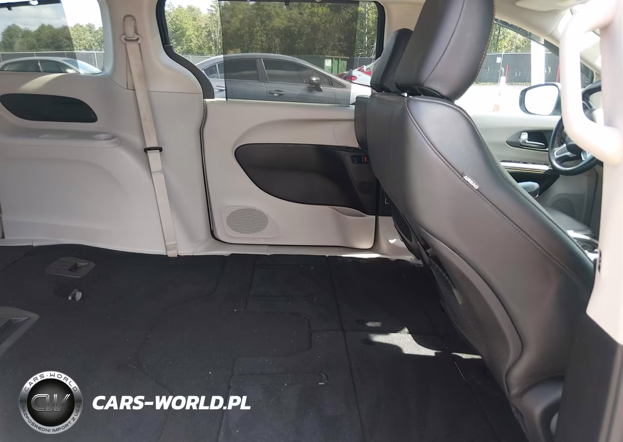 2020 Chrysler Pacifica Touring L VIN:2C4RC1BG7LR274224 - 8