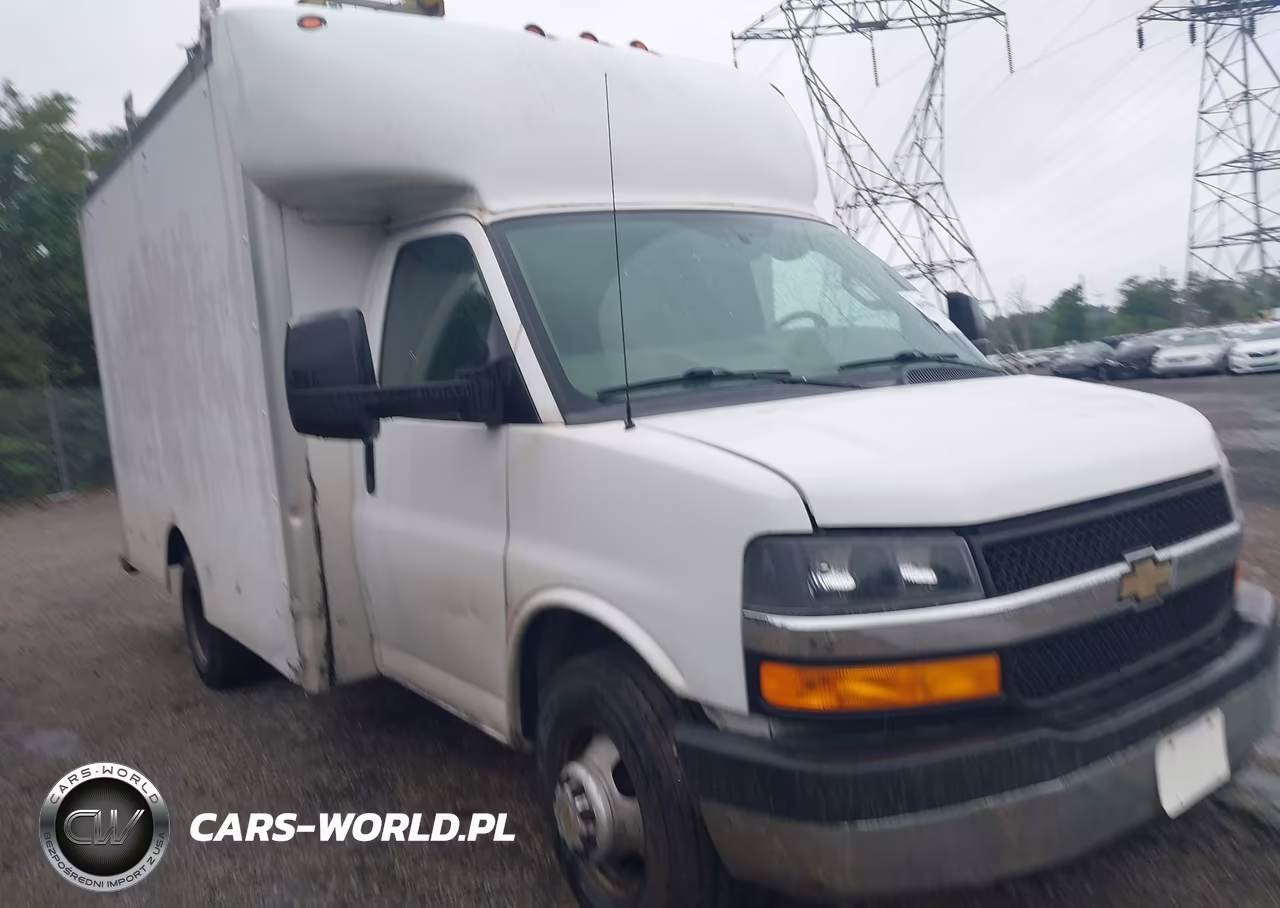 2017 Chevrolet Express Cutaway Work Van – zdjęcie 1 z 15