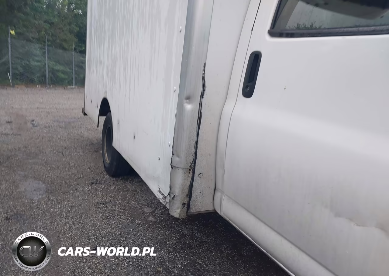 2017 Chevrolet Express Cutaway Work Van VIN:1GB3GRCG2H1228355 - 11