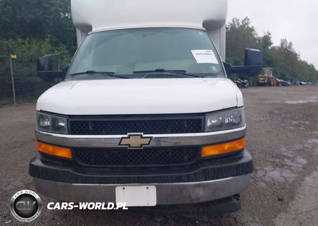2017 Chevrolet Express Cutaway Work Van VIN:1GB3GRCG2H1228355 - 12