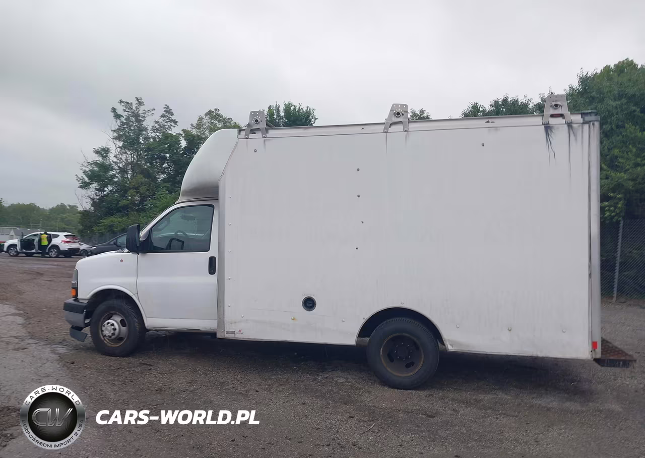 2017 Chevrolet Express Cutaway Work Van VIN:1GB3GRCG2H1228355 - 14
